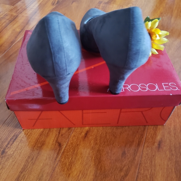 Ladies Grey Aerosoles Career Memory Foam Pumps - Picture 10 of 12